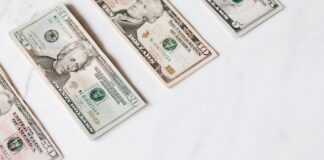 Czy warto wziąć pożyczkę prywatną z zabezpieczeniem? Porównanie korzyści i ryzyk.